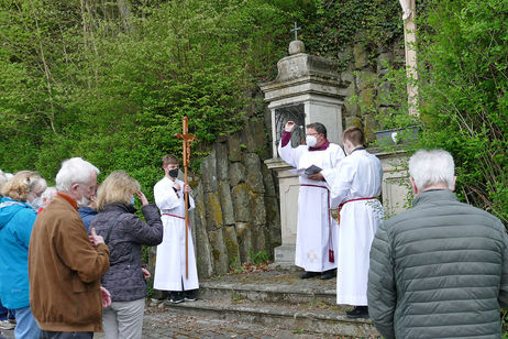 Markusprozession zum Kreuz an der Netzer Straße